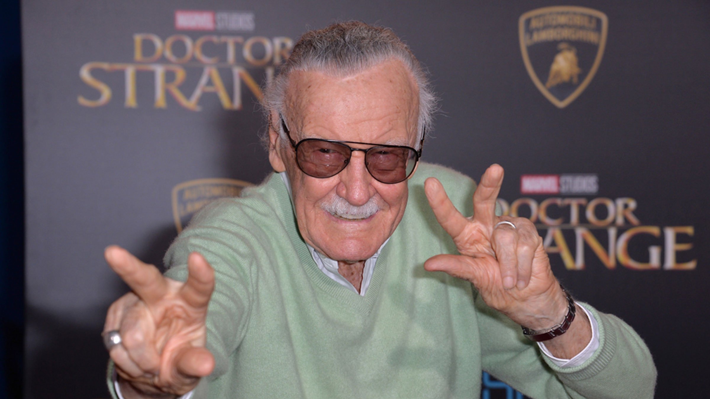 DC Gives A Stan Lee Tribute Worthy Of Comic Books