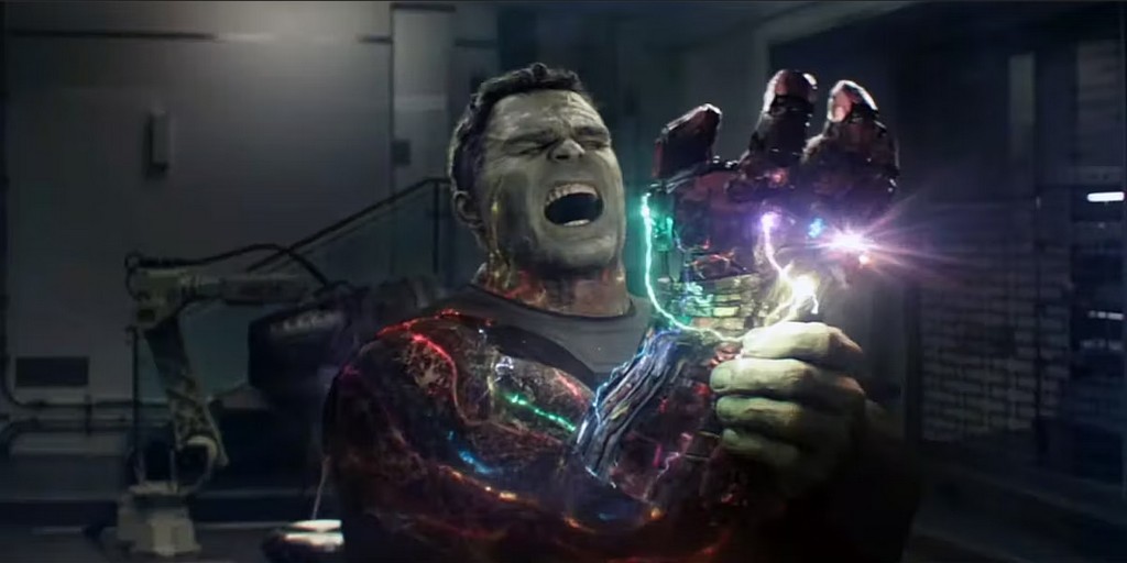 Hulk injured by infinity gauntlet