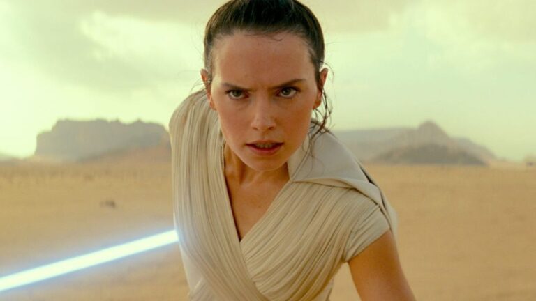 Star Wars: Could Rey Be ”The Chosen One”? Theories Explained