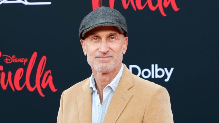 Craig Gillespie in Talks To Direct One of the Most Important DCU Projects