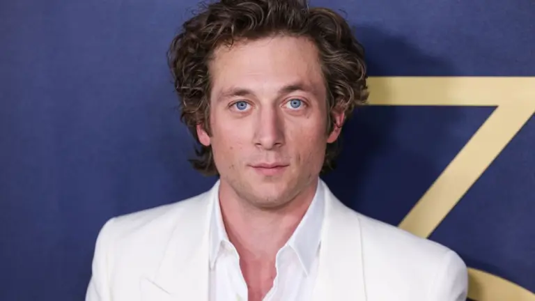 ‘The Mandalorian and Grogu’ Star Jeremy Allen White Goes Shirtless for an L.A. Hike, and Yes, the Photos Are Exactly What You Think