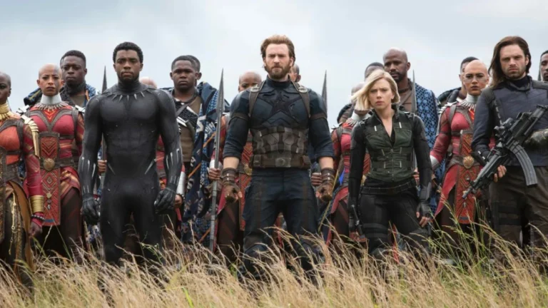 Why Superhero Team-Up Scenes Are Difficult to Stage